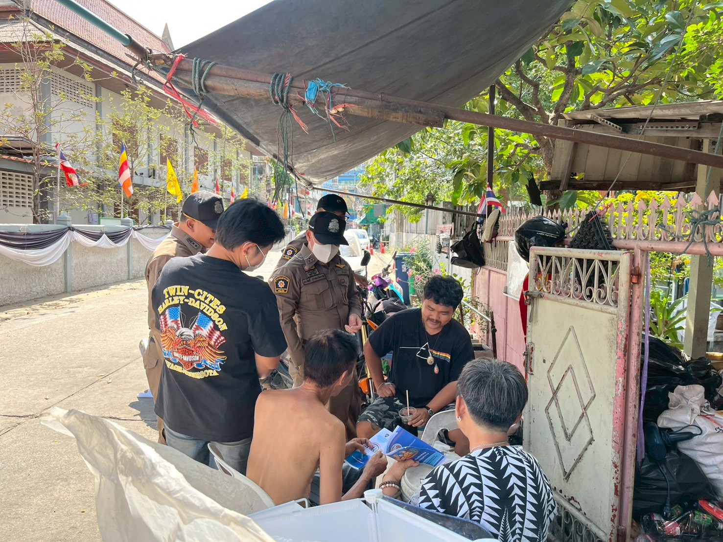 สน.บางขุนนนท์ ตรวจเยี่ยมชุมชนวัดใหม่ยายแป้น และชุมชนวัดมะลิ 1 ประชาสัมพันธ์โครงการชุมชนยั่งยืน